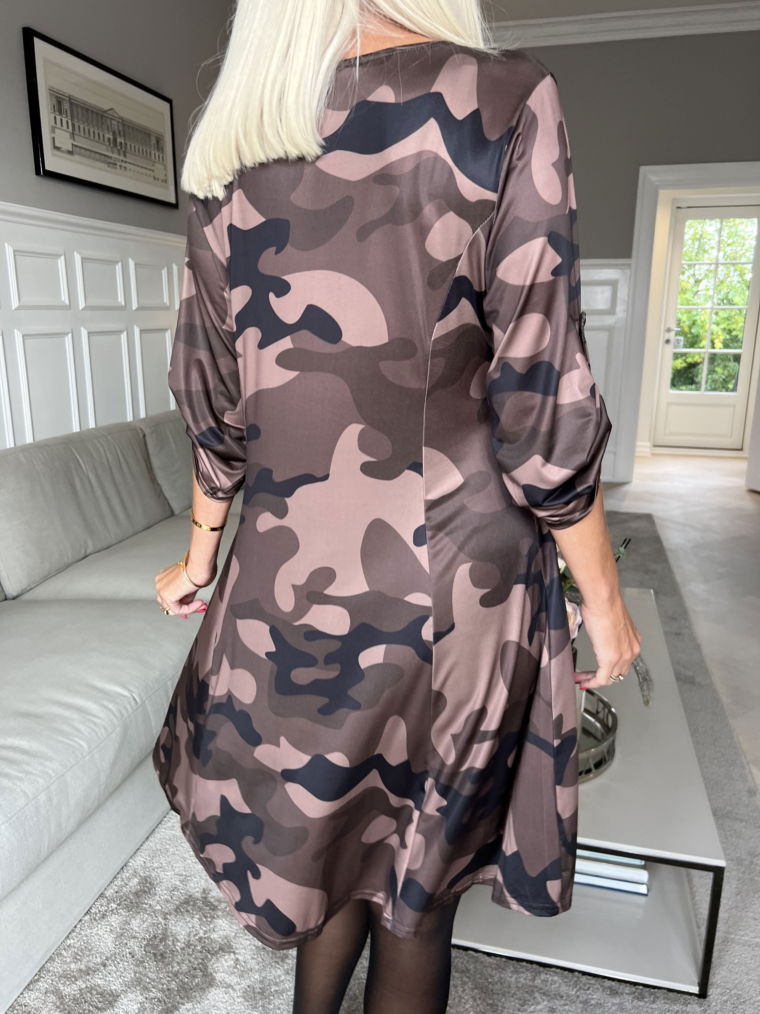 Maj Camo L/S - Klänning med resår i kamouflagemönster